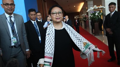 Foto: Syal Palestina Menlu Retno Saat Kutuk Sikap Trump
