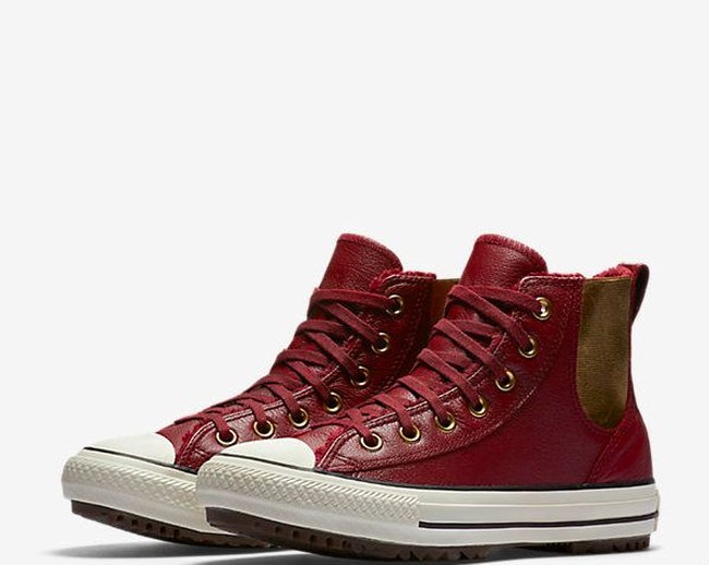 Aries adalah pencinta fashion, suka sesuatu yang kreatif dan beda dari yang lain. Sneakers buatmu adalah high-top dengan desain unik atau limited edition. Foto: Converse