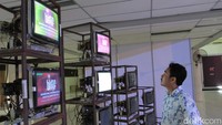 Dani mengungkapkan, Intermind.xyz adalah karya instalasi interaktif yang mensimulasikan sebuah sistem yang mempertemukan berbagai macam pikiran dari orang-orang yang menggunakan internet secara realtime. Foto: Wisma Putra/detikcom
