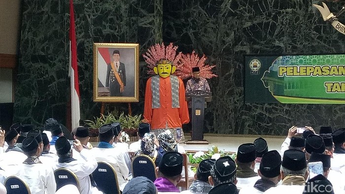 Lepas Rombongan Marbut Umrah, Anies Minta Doa untuk Jakarta