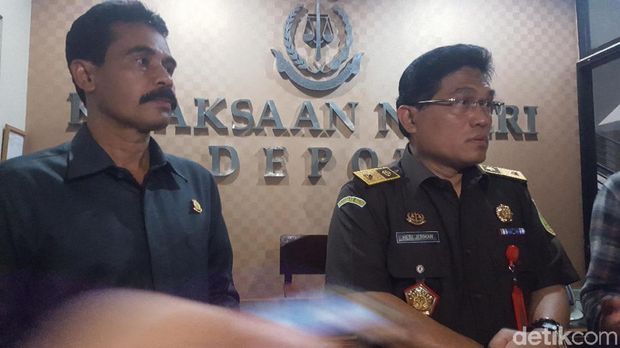  Kepala Kejaksaan Negeri (Kajari) Depok Sufari dan Koordinator pada Jaksa Agung Muda Tindak Pidana Umum Kejaksaan Agung, Heri Jerman