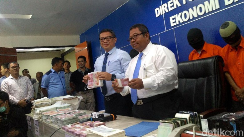 Uang yang Dipalsukan Pengedar di Karawang Emisi Terbaru Uang yang Dipalsukan Pengedar di Karawang Emisi Terbaru