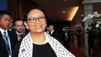 Menlu Retno memakai syal motif Palestina saat menghadiri Bali Democracy Forum ke-10, di Indonesia Convention Exhibiton (ICE), Kamis (7/12/2017). (Foto: ANTARA FOTO/Muhammad Iqbal)