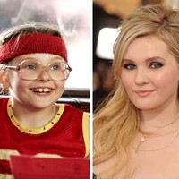 Abigail Breslin pernah masuk nominasi Academy Awards saat bermain di film Little Miss Sunshine pada 2006. Dia begitu imut dengan gigi jarang dan kacamata besarnya saat memerankan film itu. Kini dia sudah tumbuh dewasa dengan rambut pirang panjang dan senyum manisnya. Adapun penghargaan terakhirnya ialah Screen Actors Guild Awards pada 2013 lalu. Foto: Getty Images.