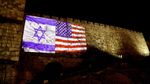 Foto: Bendera AS dan Israel yang Menyatu di Tembok Yerusalem