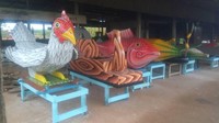 Orang yang meninggal di kota ini akan dimasukkan ke dalam peti yang melambangkan segala hal tentang kehidupannya semasa hidup dulu (Kane Kwei Carpentry Works/Facebook)