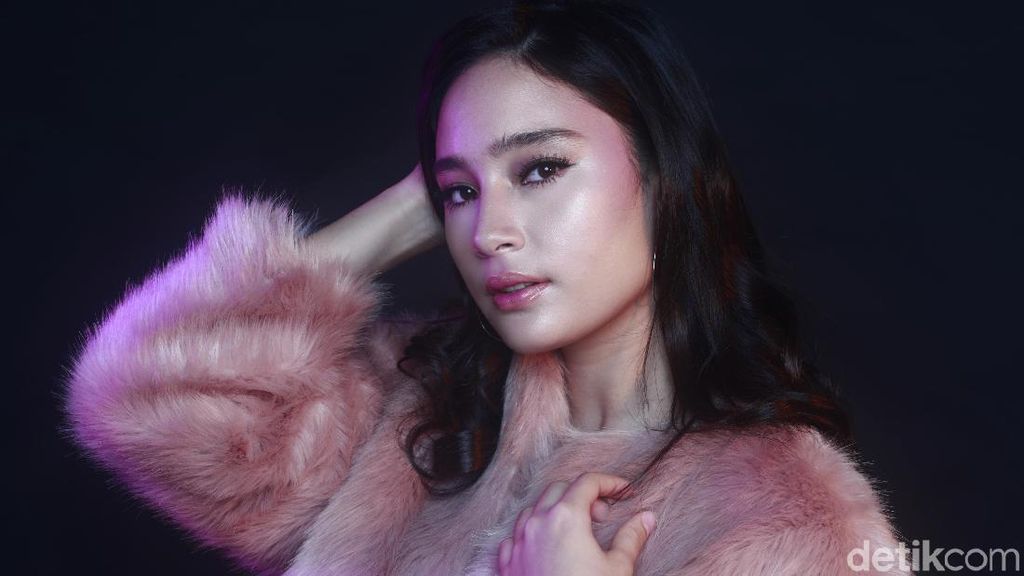 Beauty in Pink, Tatjana Saphira Celeb of The Month Bulan Ini