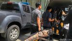 Foto: Airsoft Gun hingga Mobil First Travel yang Diserahkan ke Kejari