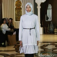 Rancangan busana muslim terbaru dari creative director brand SUQMA, Jenahara Nasution, yang mengusung tema Djellaba, bertempat di Rumah Maroko, Menteng, Jakarta. [6/12/2017]. Foto: Mohammad Abduh/Wolipop