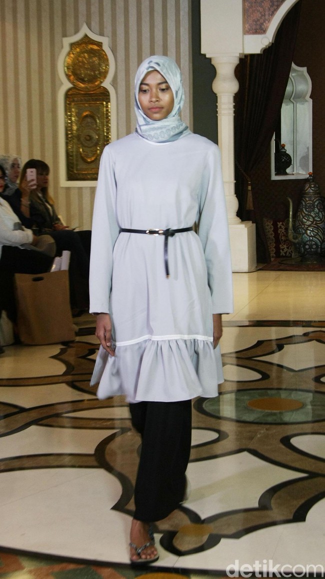 Rancangan busana muslim terbaru dari creative director brand SUQMA, Jenahara Nasution, yang mengusung tema Djellaba, bertempat di Rumah Maroko, Menteng, Jakarta. [6/12/2017]. Foto: Mohammad Abduh/Wolipop