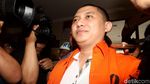 Foto: Tiba di Kejari Depok, Bos First Travel Girang Banget