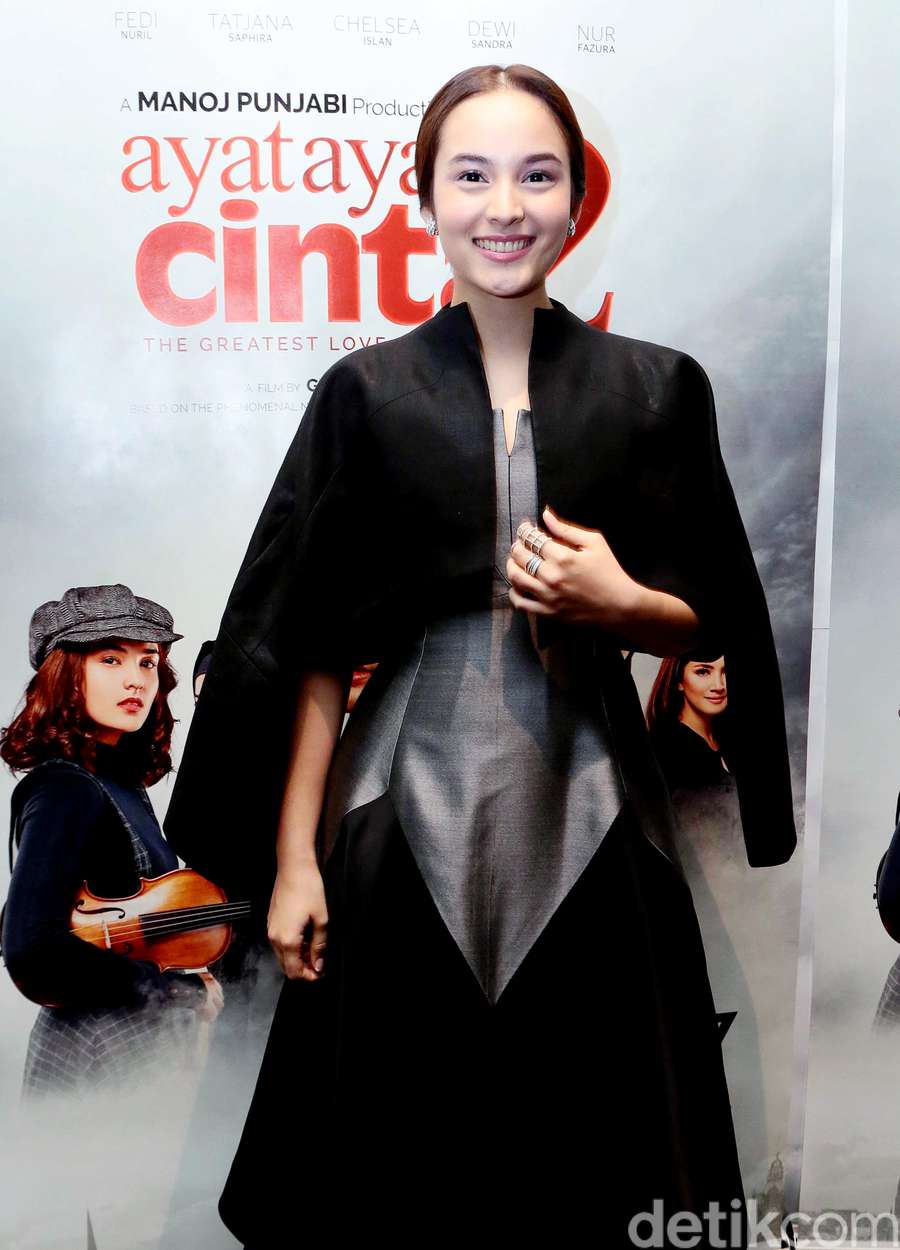Lihat Senyum Chelsea Islan Bikin Sejuk Lho!