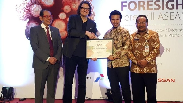 Melalui Gertak, Bupati Emil Raih Penghargaan Entrepreneur Award Melalui Gertak, Bupati Emil Raih Penghargaan Entrepreneur Award