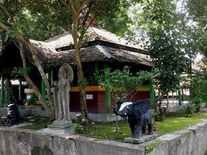 Melihat Petilasan Raja Hayam Wuruk yang Ramai Jelang Pilkada