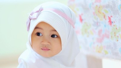 Foto: Gemas! Gaya Hijab Cucu Aa Gym yang Masih Balita