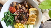 Sebagai seorang chef, masakan yang dimakan pun juga sehat. Lihat saja menu makannya. Foto : Instagram @rinrinmarinka