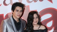Namun saat ditanya apakah keduanya punya hubungan khusus, keduanya selalu kompak membantah. Baik Prilly maupun Maxime mengaku hanya berteman dekat. Foto: Prilly Latuconsina dan Maxime Bouttier (Palevi/detikHOT)