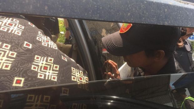 Petugas Temukan Karcis Parkir Palsu di Tempat Uji KIR Kedaung Angke