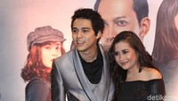 Beberapa kali Prilly Latuconsina sering dikabarkan berpacaran dengan Maxime Bouttier. Kali ini keduanya justru tampil mesra.  Foto: Prilly Latuconsina dan Maxime Bouttier (Palevi/detikHOT)