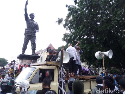 Massa di Solo Desak RI Putuskan Hubungan Diplomatik dengan AS