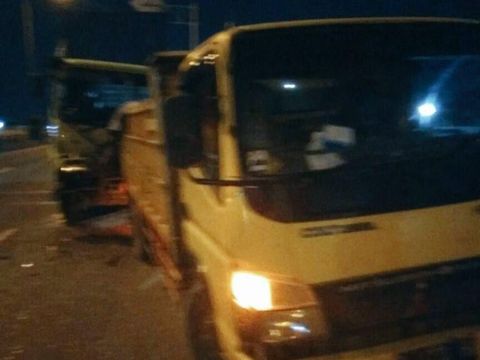 Kecelakaan Truk vs Truk Terjadi di Tol Jatinegara Arah Cawang