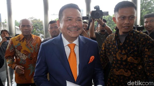 Pengacara Otto Hasibuan mundur dari tim kuasa hukum Setya Novanto. Otto pun membuat surat resmi yang akan disampaikannya ke Novanto serta ke KPK.