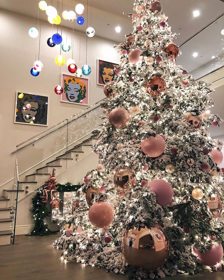 Foto: Adu Pohon Natal Selebriti Dunia, Mana Favoritmu?