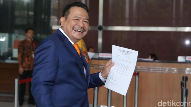 Pengacara Otto Hasibuan mundur dari tim kuasa hukum Setya Novanto. Otto pun membuat surat resmi yang akan disampaikannya ke Novanto serta ke KPK.