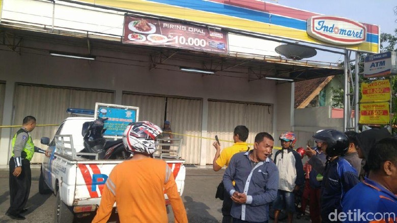 Jasad Kasir Minimarket Korban Perampokan Ditemukan di Ruang Brankas Jasad Kasir Minimarket Korban Perampokan Ditemukan di Ruang Brankas