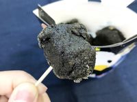 Kayak Apa Ya Rasanya Ayam Goreng yang Hitam Pekat Ini?
