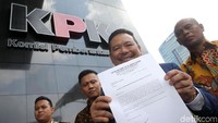 Dengan demikian, Otto tidak lagi menjadi kuasa hukum Novanto. Selama ini, dia bergabung bersama Fredrich Yunadi untuk membela Novanto.