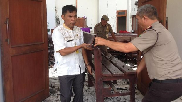 Rusak Terimbas Kebakaran Pasar, GKI Gembrong Mulai Dibersihkan