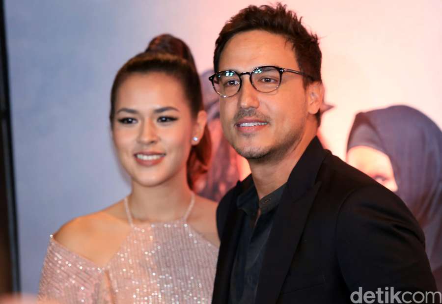 Hot Couple! Raisa dan Hamish Daud Mesra Banget
