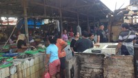 Pasar Gembrong terbakar pada Jumat (8/12) dini hari sekitar pukul 03.30 WIB (Foto: Ibnu Hariyanto/detikcom)