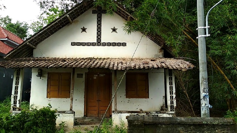 Rumah  Hantu  di Blitar yang Viral Warga Kosong  Tapi Tak 