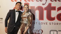 Ini dia nih yang tengah kasmaran. Foto: Chelsea Islan dan Daffa Wardhana (Palevi/detikHOT)
