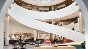 Meja respsionis siap menyambut tamu. Foto: Office Snapshot