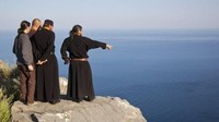 Mount Athos melarang keras keberadaan perempuan selama kurang lebih 100 tahun lamanya. Bukan hanya perempuan, binatang berjenis kelamin betina pun dilarang di sini (Thinkstock)