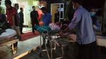 Foto: Penyelamatan Lansia Telantar yang Viral dari Got ke RS