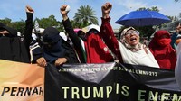 Elemen massa tersebut menolak pernyataan Presiden AS Donald Trump yang mengklaim sepihak Yerusalem sebagai ibu kota Israel. Sementara itu, polisi juga masih terus berjaga di lokasi.