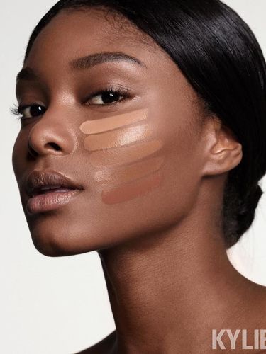 Saingi Foundation Rihanna, Kylie Jenner Rilis 30 Warna Concealer