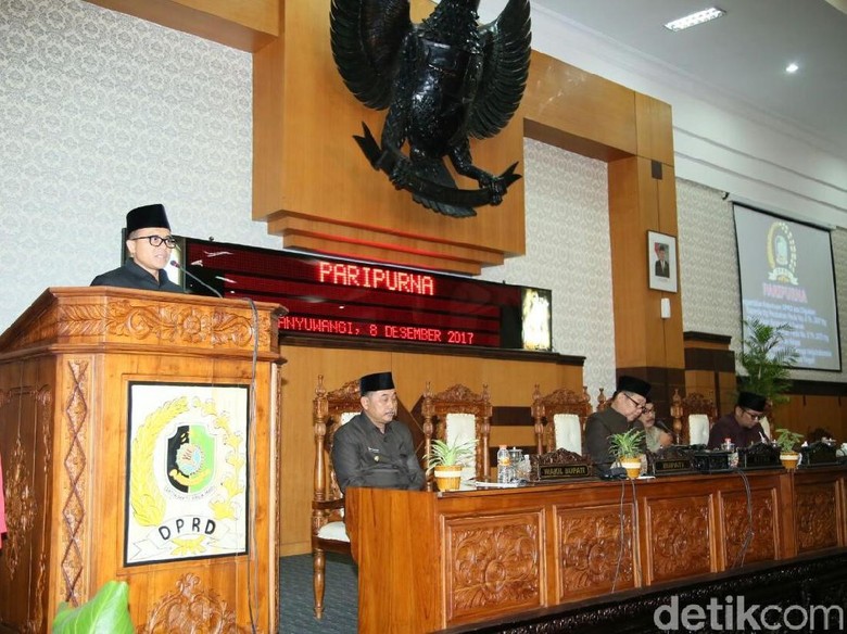 Raperda TKI dan Tanaman Kelapa Disahkan DPRD dan Pemkab Banyuwangi Raperda TKI dan Tanaman Kelapa Disahkan DPRD dan Pemkab Banyuwangi
