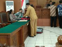 Bukti di Praperadilan, KPK 4 Kardus Vs Novanto 2 Koper