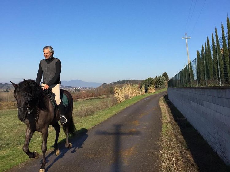 Andrea Bocelli Makin Tua Makin Bugar, Begini Lho Olahraganya