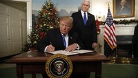 Sebelum menjadi pejabat publik, Pence merupakan seorang pengacara./Foto: Mike Pence/Reuters