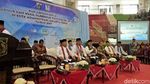 Momen Anies Pakai Syal Indonesia-Palestina Saat Kunker