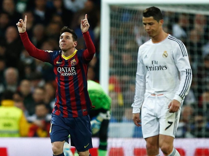 MADRID, SPAIN - MARCH 23:  Lionel Messi of Barcelona celebrates scoring his teams third goal as Cristiano Ronaldo of Real Madrid looks dejected during the La Liga match between Real Madrid CF and FC Barcelona at the Bernabeu on March 23, 2014 in Madrid, Spain.  (Photo by Gonzalo Arroyo Moreno/Getty Images)