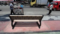 Sepanjang trotoar juga terlihat sangat bersih dari sampah.
