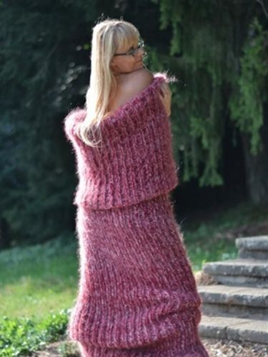 Syal Bentuk Kaus Kaki Raksasa Ini Bikin Netizen Bingung