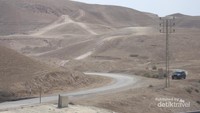 Sebelum meninggalkan Jericho, sempatkanlah untuk berfoto di sebuah air mancur. Konon, air tersebut telah berumur ribuan tahun yang lalu dan mengalir hingga kini (Andik Setiawan/dTraveler)
